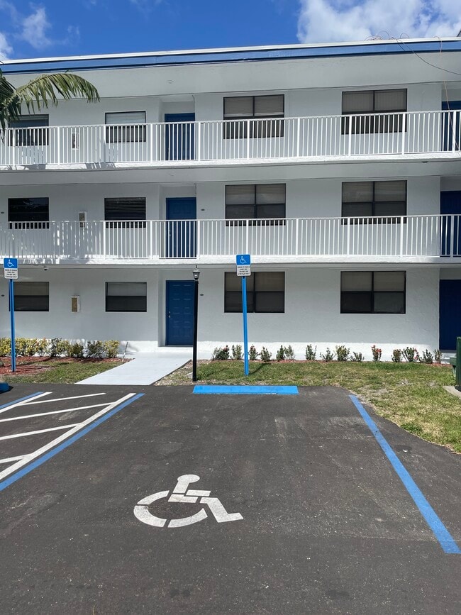 5060 SW 64th Ave, Unit 102 in Davie, FL - Building Photo - Building Photo