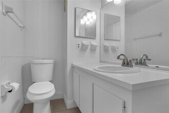 9202 NW 1st St, Unit 206 in Pembroke Pines, FL - Building Photo - Building Photo