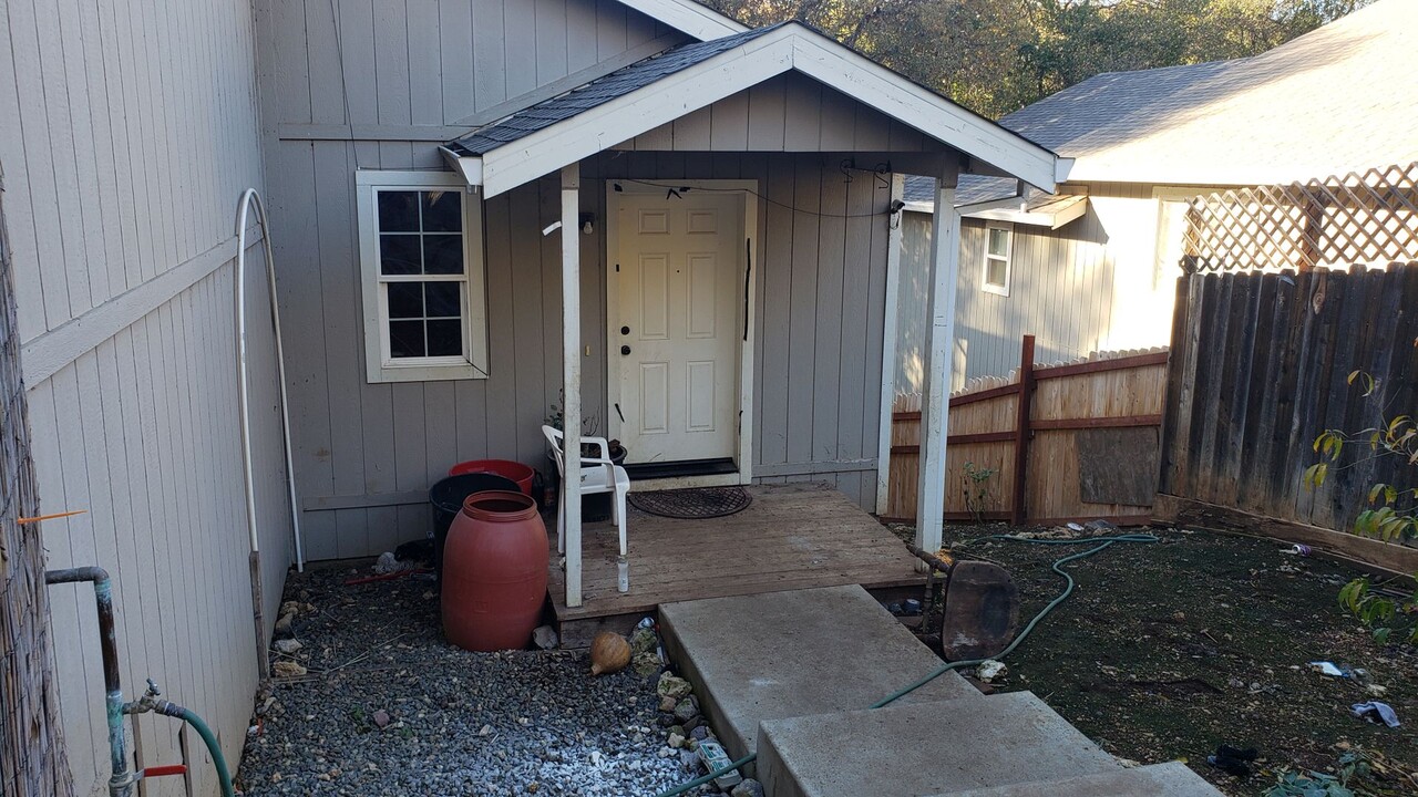 6198 Vallejo Ave in Clearlake, CA - Building Photo