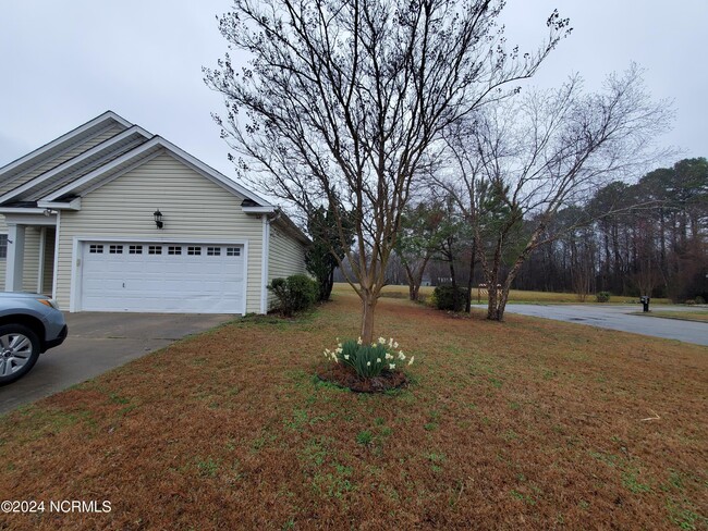 2106 Braselton Dr in Winterville, NC - Foto de edificio - Building Photo