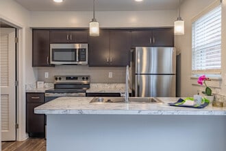 North Park Townhomes in Cincinnati, OH - Building Photo - Interior Photo