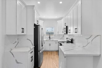 408 W Walnut Ave in Monrovia, CA - Building Photo - Building Photo