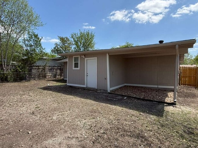 5331 Bakersfield St in San Antonio, TX - Foto de edificio - Building Photo