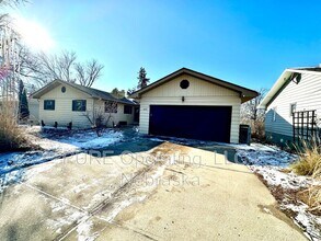 1024 N 74th Ave in Omaha, NE - Building Photo - Building Photo