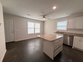 1601 E B St in Russellville, AR - Building Photo - Building Photo