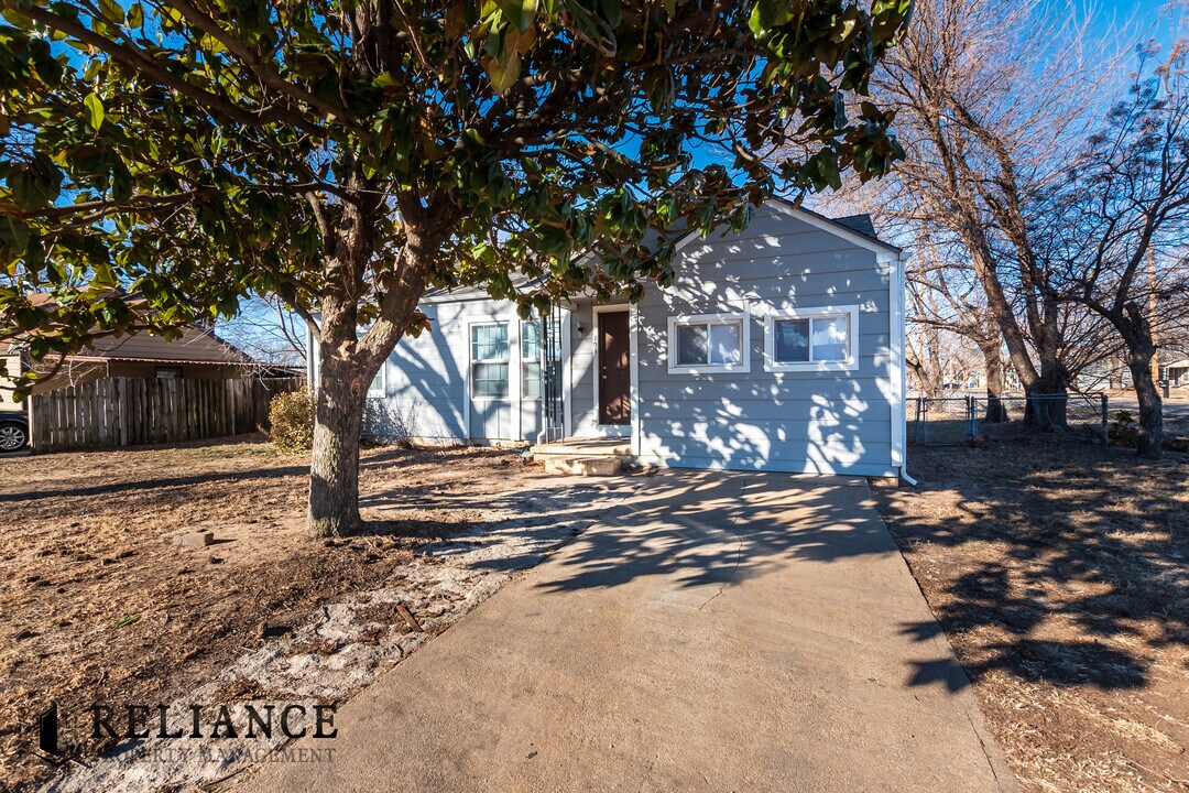 101 S Tracy St in Wichita, KS - Building Photo
