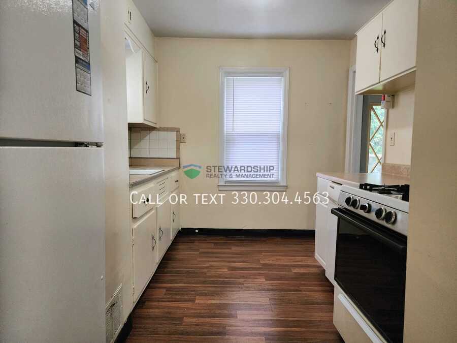 323 Hayes Ave in Cuyahoga Falls, OH - Building Photo