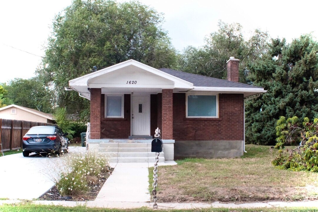1620 W 2700 S in West Valley City, UT - Building Photo