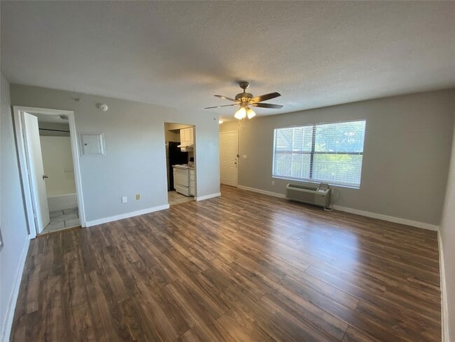 701 W Sycamore St, Unit 202 in Denton, TX - Building Photo - Building Photo