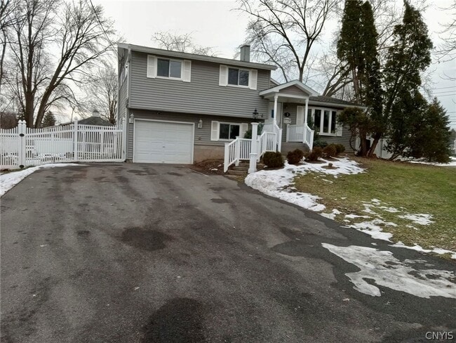 2 Ilex Ln in Liverpool, NY - Building Photo - Building Photo