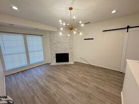 5100 Verde Valley Ln, Unit 279 in Dallas, TX - Building Photo