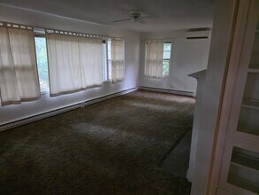 14020 S Pacific Hwy W in Monmouth, OR - Foto de edificio - Building Photo