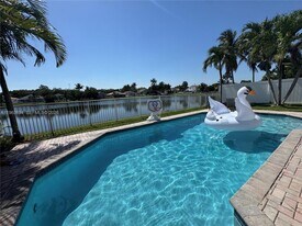 4943 SW 33rd Way in Fort Lauderdale, FL - Building Photo