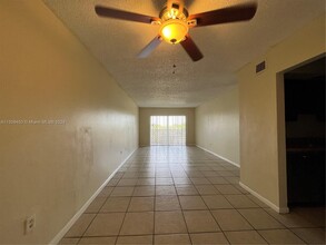 3600 NW 21st St, Unit 407 in Lauderdale Lakes, FL - Building Photo - Building Photo