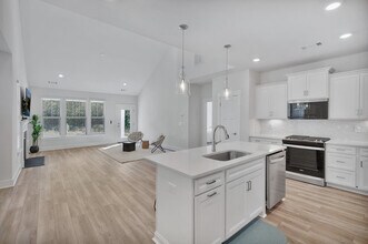 323 Grange Vly Ln in Central, SC - Building Photo - Building Photo