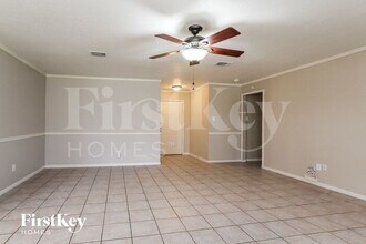 7410 Blanco Pines Dr in Humble, TX - Foto de edificio - Building Photo