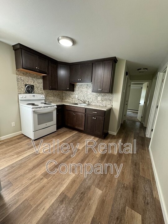 53 New Ludlow Rd in Granby, MA - Building Photo