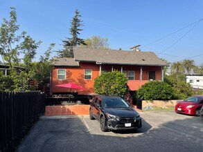 951-955 Hyperion Avenue in Los Angeles, CA - Foto de edificio - Building Photo