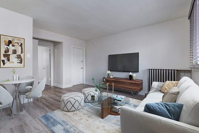 Victoria Arms in Regina, SK - Building Photo - Building Photo