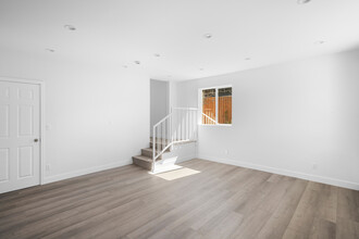 10206 Jardine Ave, Unit 10208 in Sunland, CA - Building Photo - Building Photo