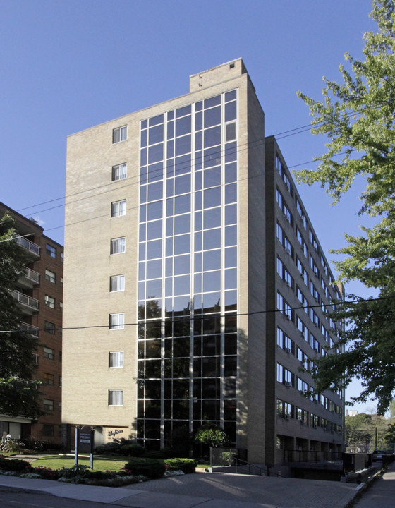 224 St George St Apartments in Toronto, ON - Building Photo