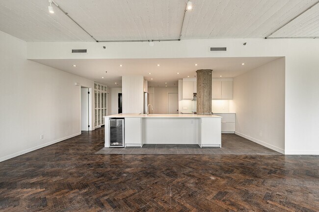 1175 Av. Bernard in Outremont, QC - Building Photo - Building Photo
