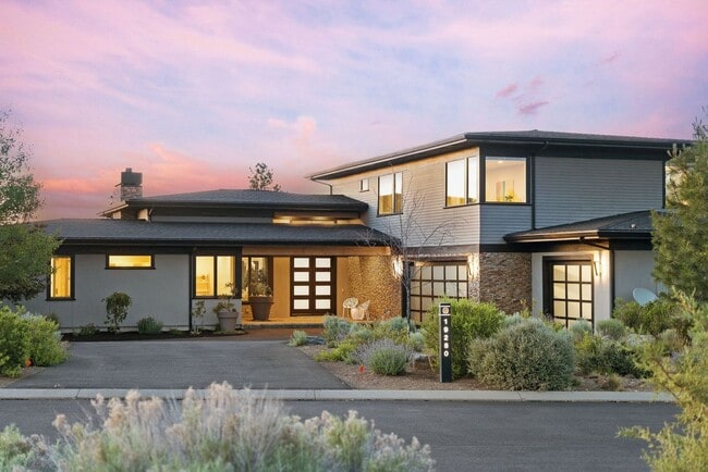 19280 Christopher Ct in Bend, OR - Building Photo - Building Photo