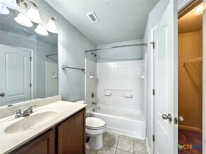 340 Perry St in San Marcos, TX - Building Photo - Building Photo
