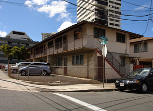 843 Paani St in Honolulu, HI - Building Photo - Building Photo