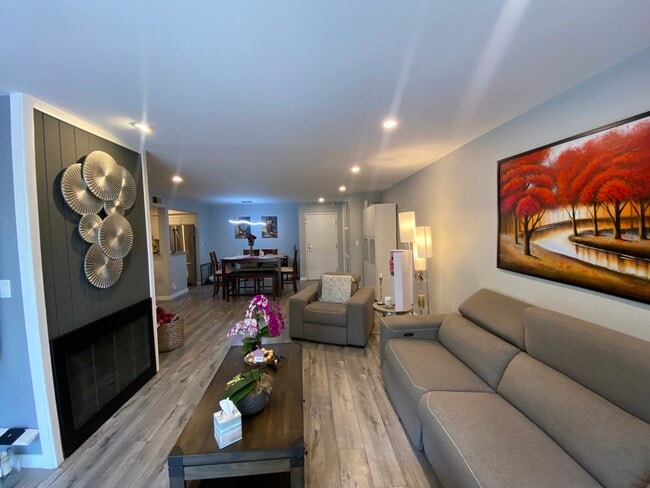 16866 Kingsbury St, Unit 115 in Granada Hills, CA - Building Photo - Building Photo