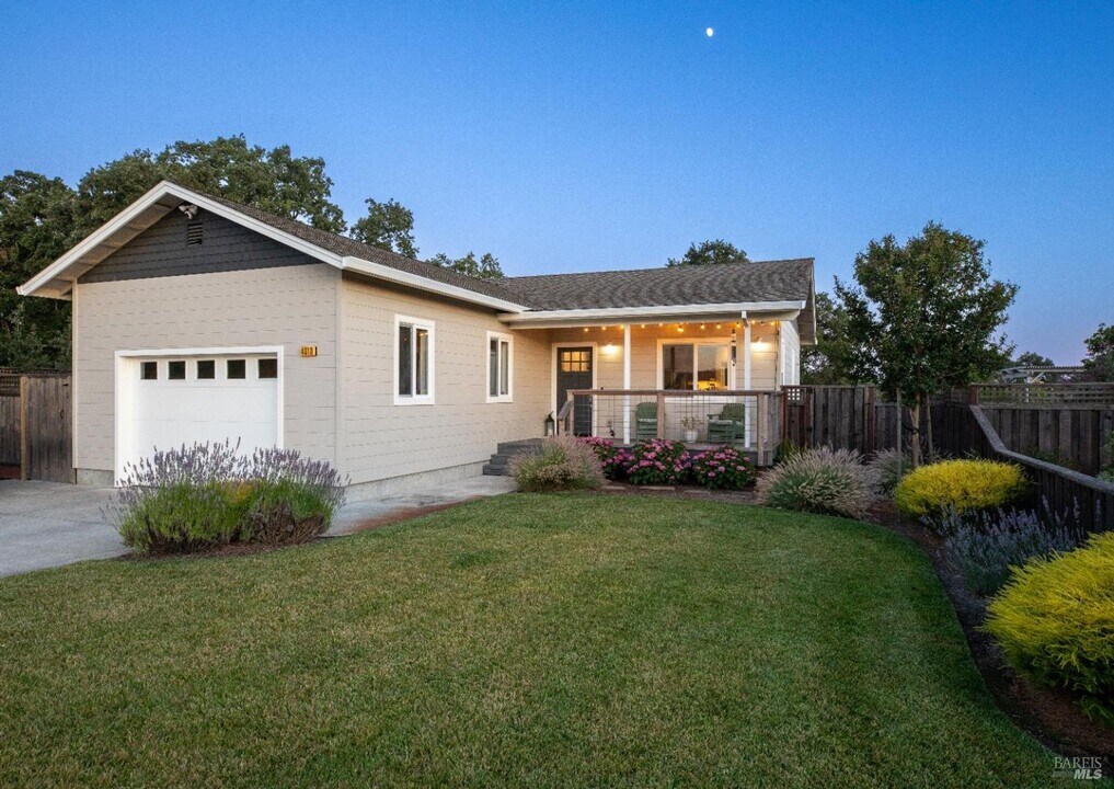 4010 Cervantes Rd in Santa Rosa, CA - Foto de edificio