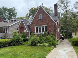 467 E Woodland St in Ferndale, MI - Building Photo
