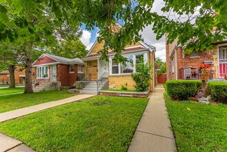 3754 W 69th St in Chicago, IL - Building Photo - Building Photo