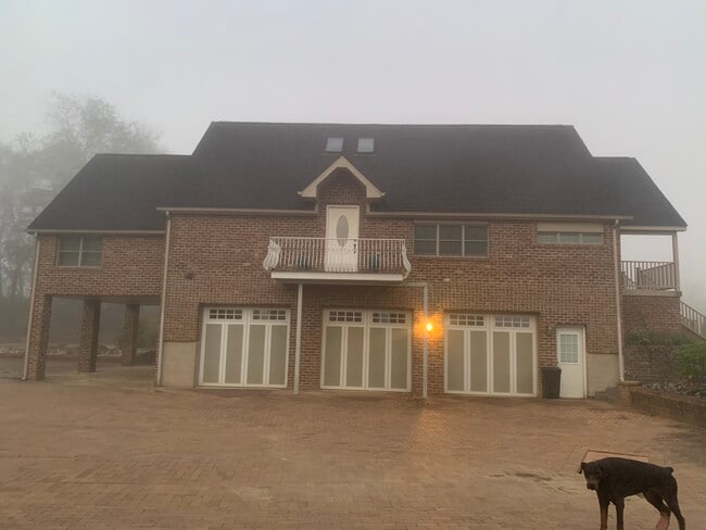 900 Allegheny Ave, Unit Carriage House