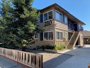 210 Linden St in Redwood City, CA - Building Photo - Primary Photo