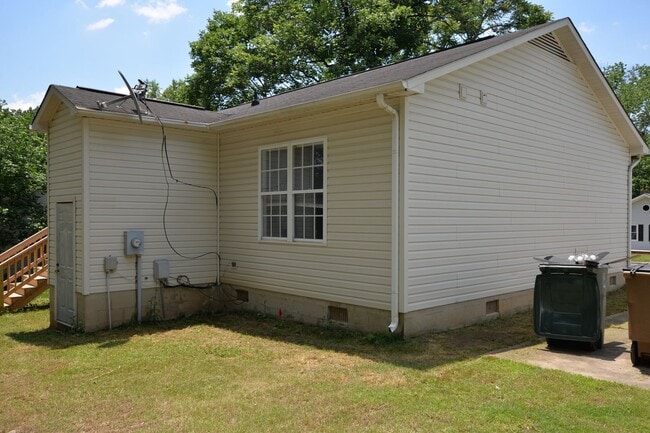 1715 Rainbow Dr in Greensboro, NC - Building Photo - Building Photo