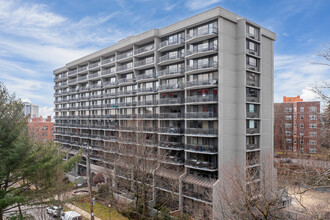 Heritage Tower Condominium in White Plains, NY - Foto de edificio - Building Photo