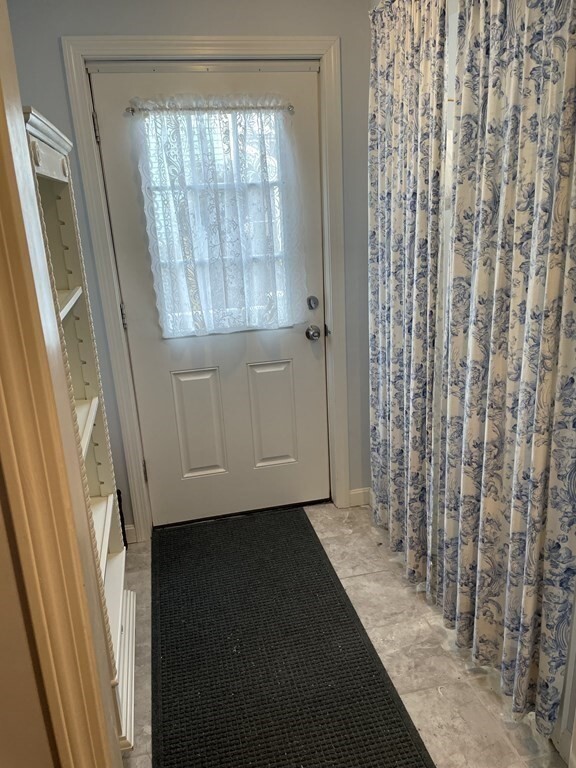 51 N Putnam St-Unit -1 in Danvers, MA - Building Photo - Building Photo