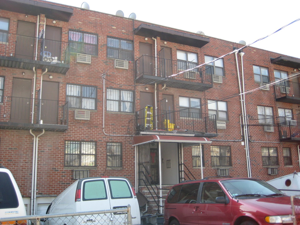 10466 38th Ave in Flushing, NY - Building Photo