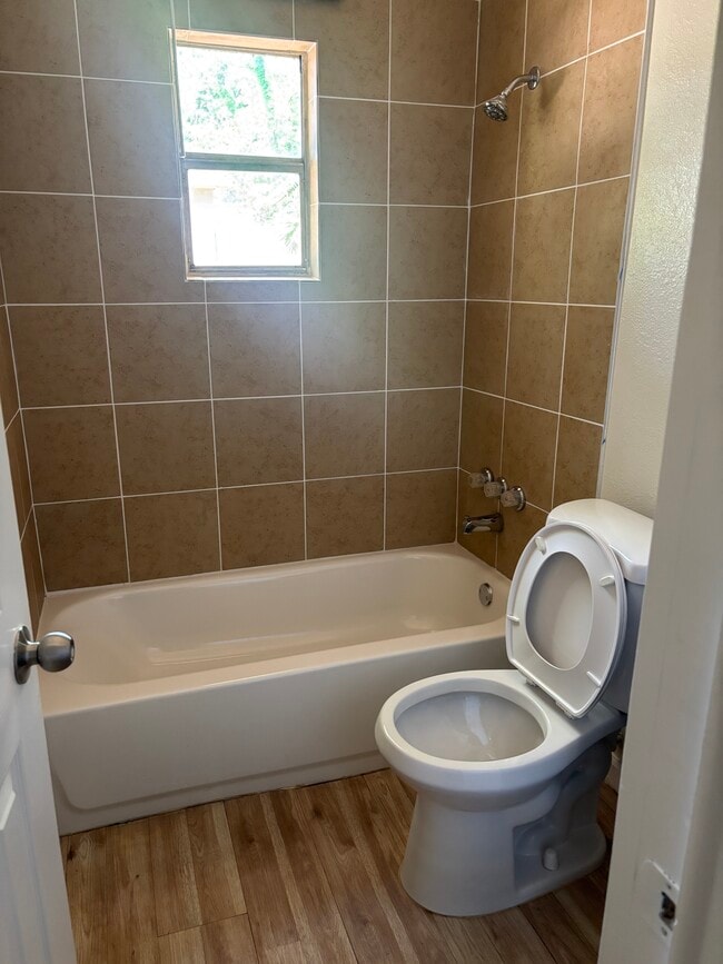 918 Preston St, Unit 103 in Tallahassee, FL - Building Photo - Building Photo