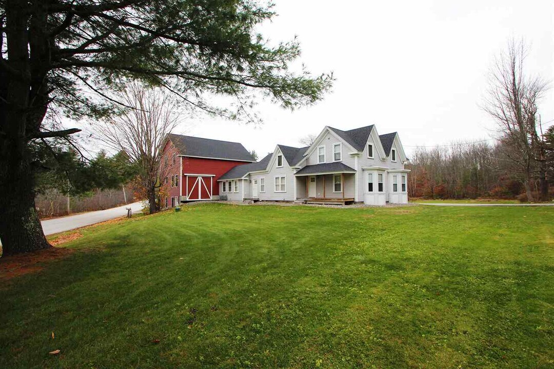 370 Stage Rd-Unit -1 in Nottingham, NH - Foto de edificio