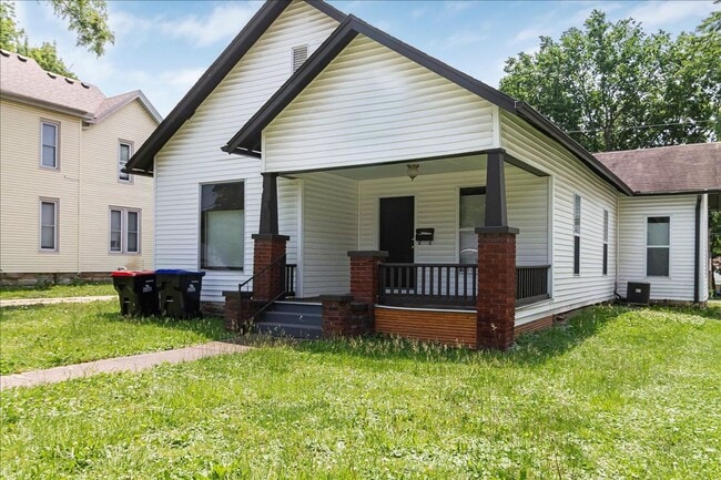 416 Grover St in Warrensburg, MO - Foto de edificio - Building Photo