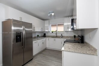 2800 SW 4th St in Miami, FL - Building Photo - Building Photo