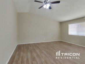 13601 N 41st St in Phoenix, AZ - Building Photo - Building Photo