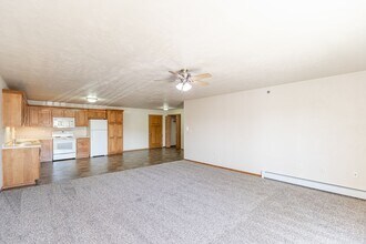 Village View Apartments in Green Bay, WI - Building Photo - Building Photo