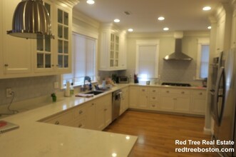 119 Westbourne Ter, Unit 11 in Brookline, MA - Building Photo - Building Photo