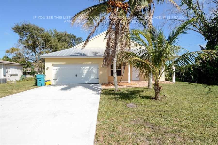 1102 NW 8th St in Boynton Beach, FL - Building Photo