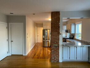 118 Clay St, Unit 2 in Cambridge, MA - Building Photo - Building Photo