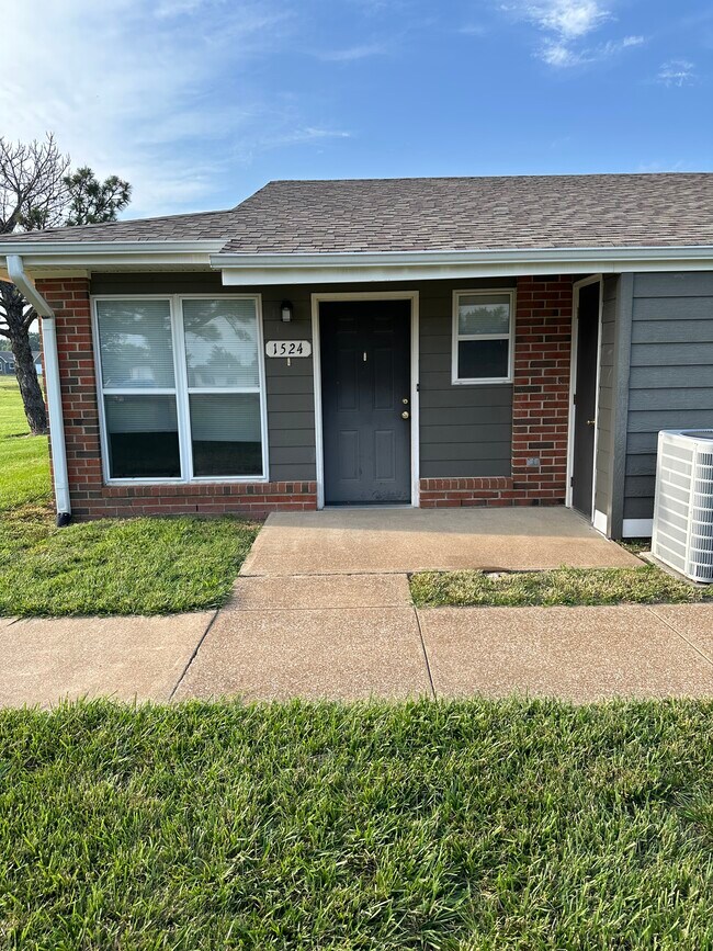 property at 1528 W 14th Street