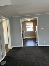 1012 W Armstrong Ave, Unit 1012-2 in Peoria, IL - Building Photo - Building Photo